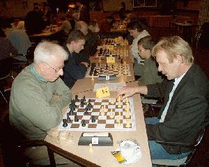 Henk Renger in actie tegen Dodewaard